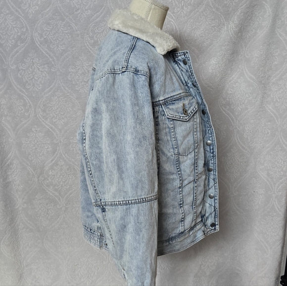American Eagle faux fur lined warm denim jacket - Picture 4 of 6